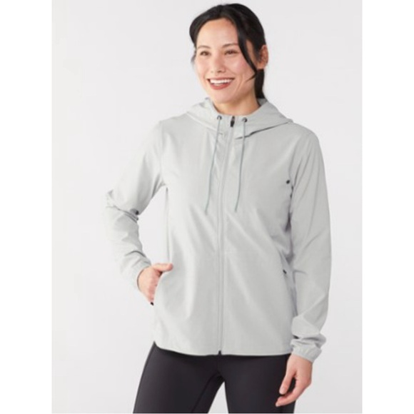 Vuori Jackets & Blazers - Vuori Trainer Shell Jacket Full Zip Hooded packets. Lovely. M
